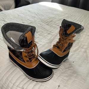 Brand new snow boots.